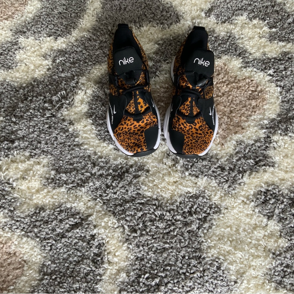 NIKE  LEOPARD SNEAKER 9